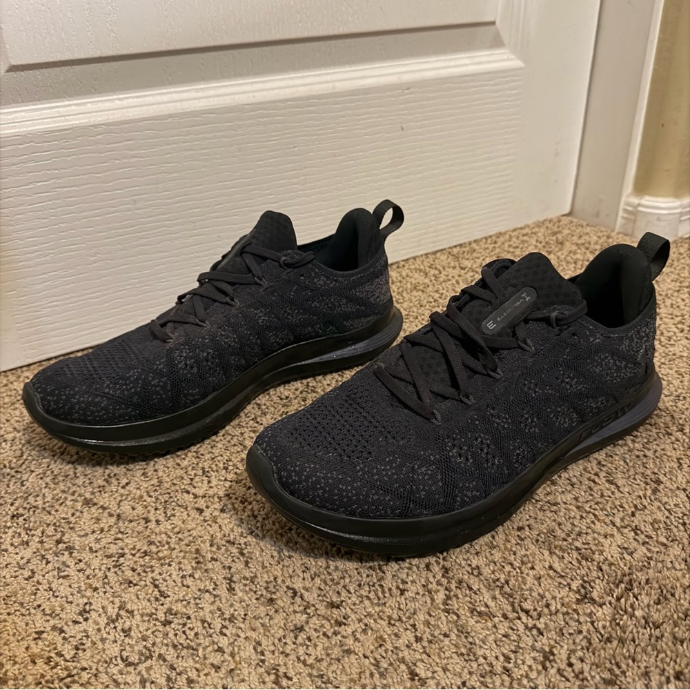 Men’s Under Armour Velociti 3 Shoes, Black, Size 10